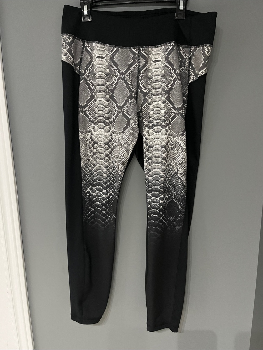 3/$15 Black & Gray Snake-Print Leggings